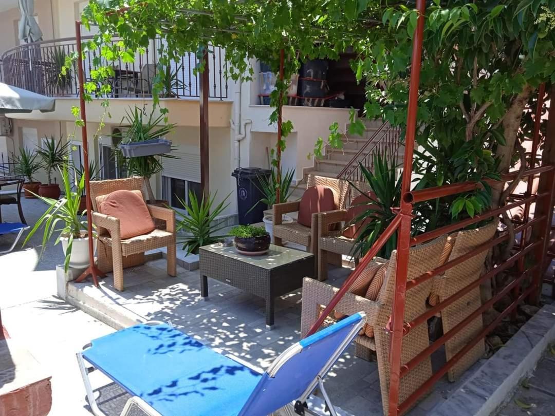 Blue Moon Accommodation Nea Michaniona Exterior photo