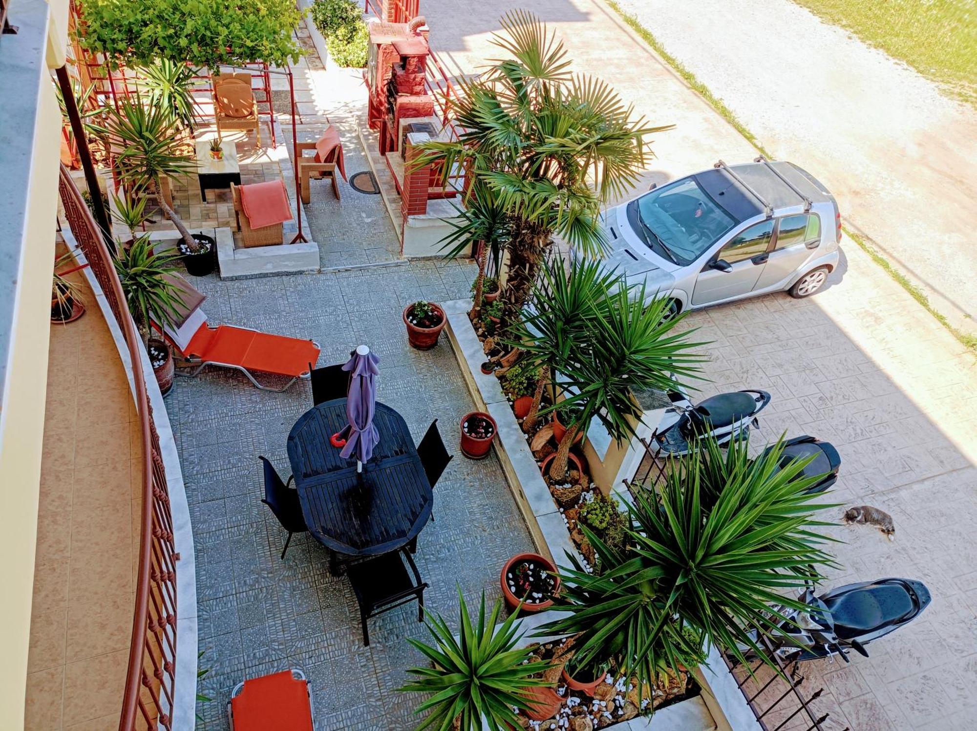 Blue Moon Accommodation Nea Michaniona Exterior photo